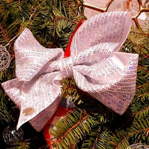 Hey, I am selling lots of Jojo Siwa bows.